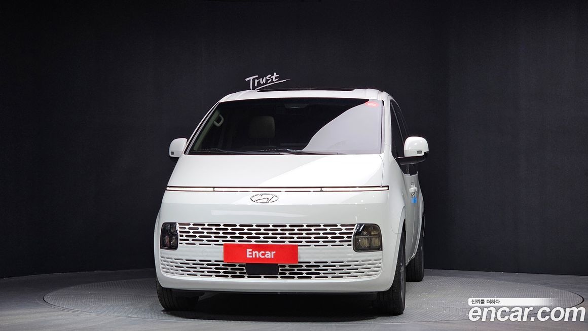 Hyundai Staria 4WD Tourer 9-Seater, 2024