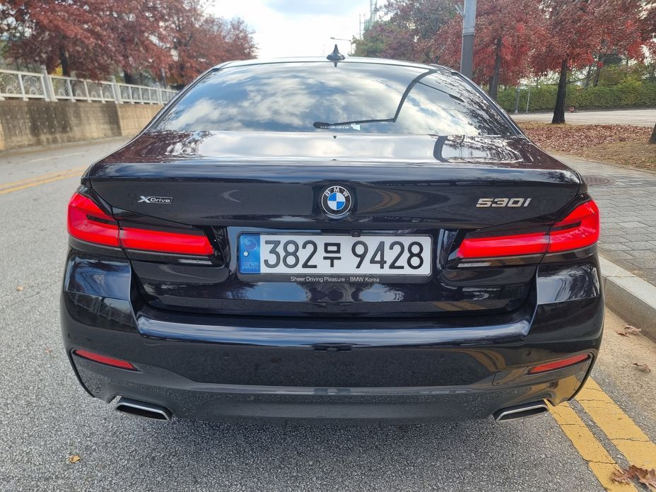 BMW 5-Series 530i xDrive M Sport Package, 2023