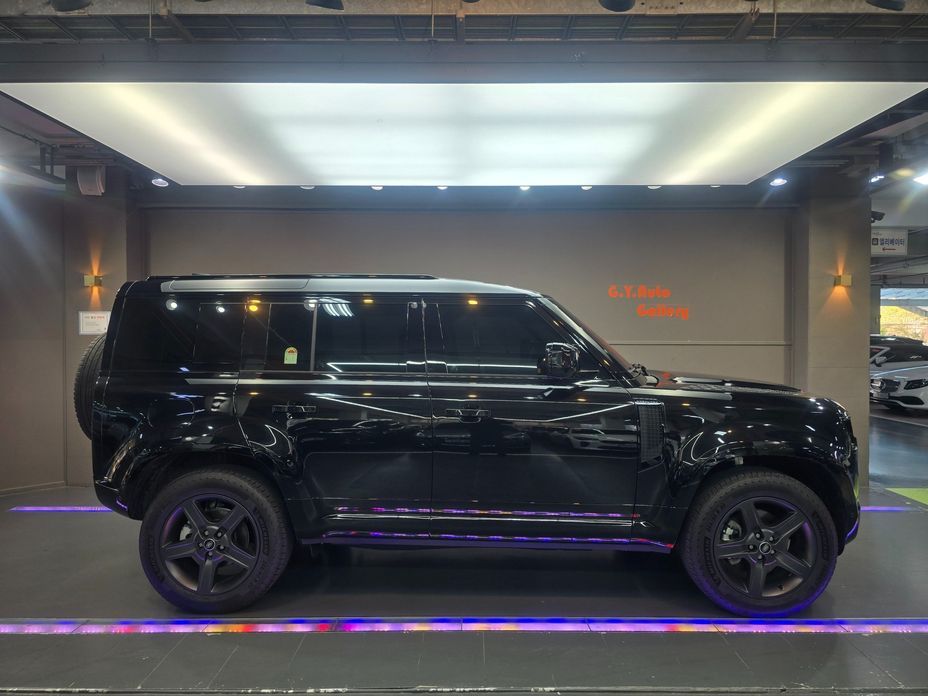 Land Rover Defender 110 P300 X-Dynamic SE, 2025
