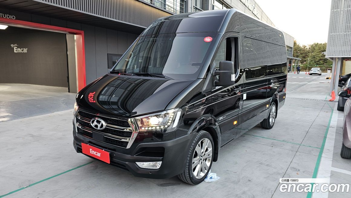 Hyundai Solati 15-seater, 2024