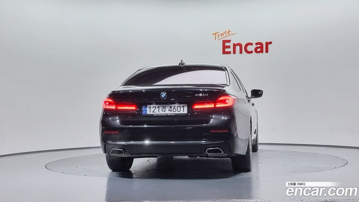 BMW 5-Series 520i Luxury, 2023