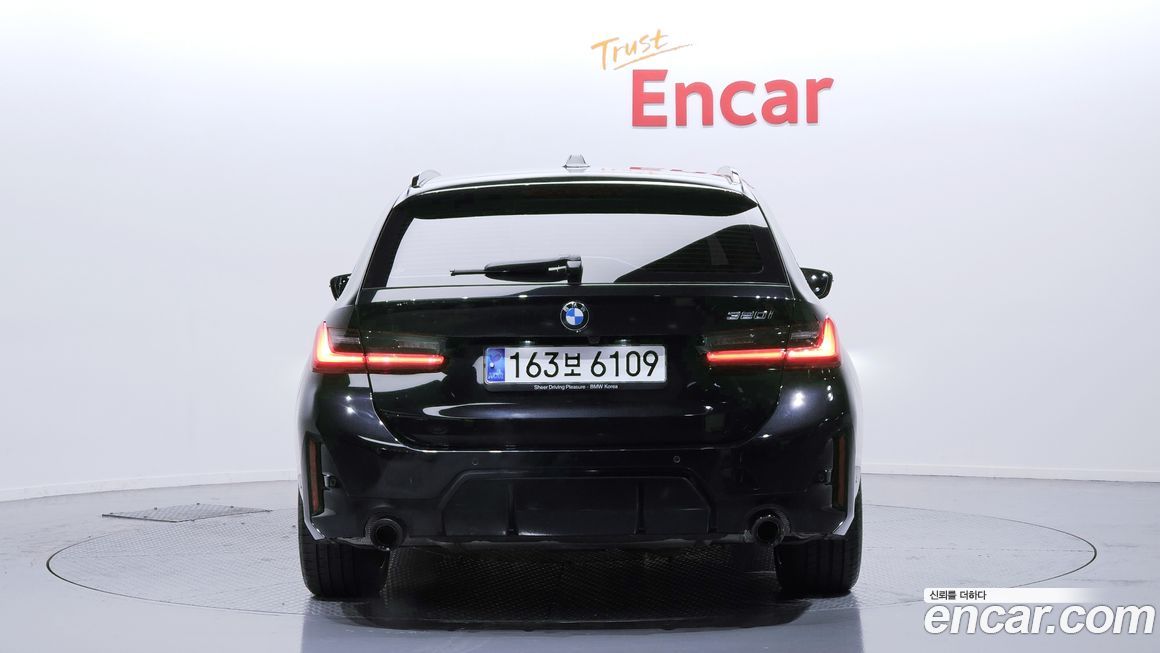 BMW 3-Series 320i Touring M Sports, 2023