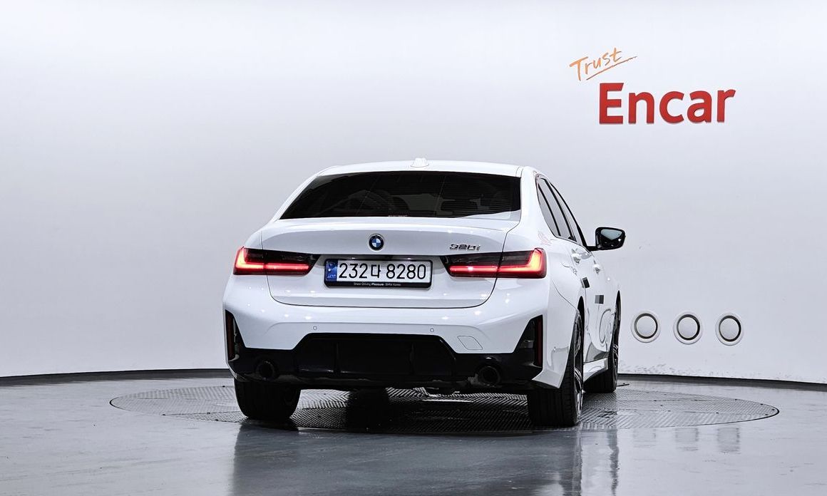 BMW 3-Series 320i M Sport, 2024