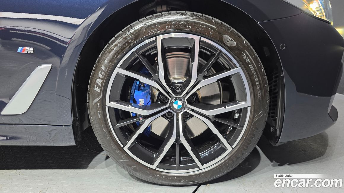 BMW 5-Series 530i M Sport Package, 2023