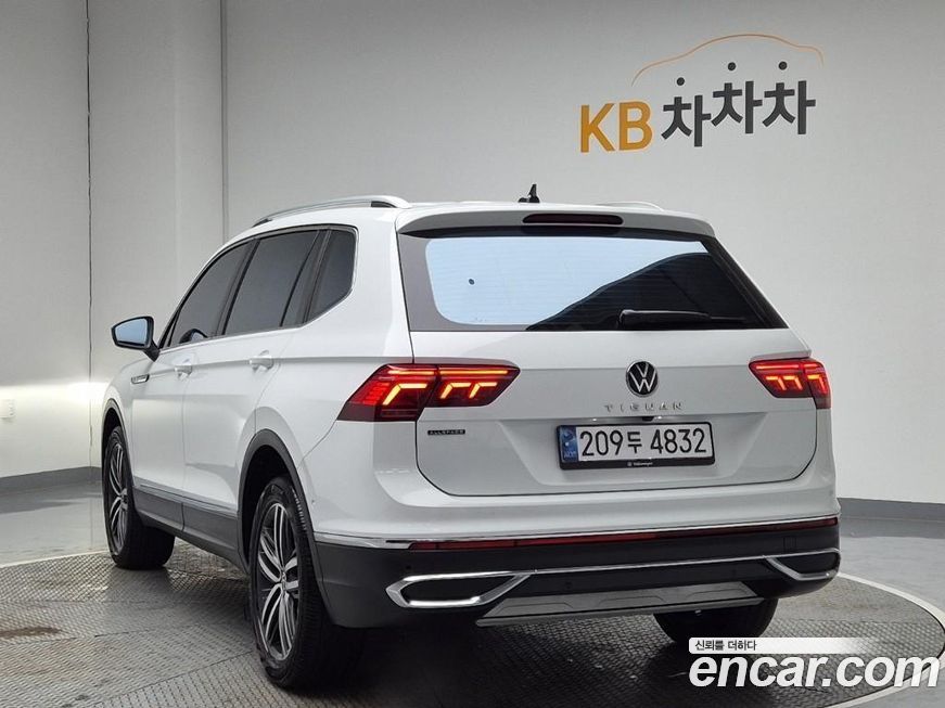 Volkswagen Tiguan 2.0 TSI Prestige, 2024