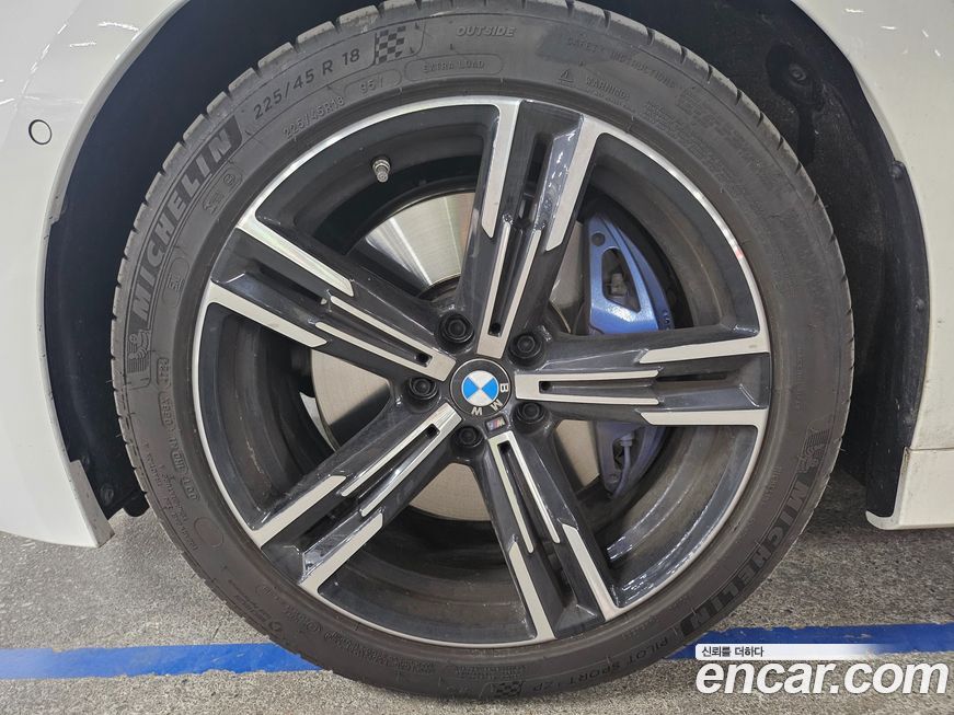 BMW 3-Series 320i M Sport, 2025