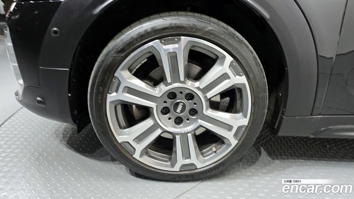 Mini Countryman ALL4 Classic Launch Pack, 2023