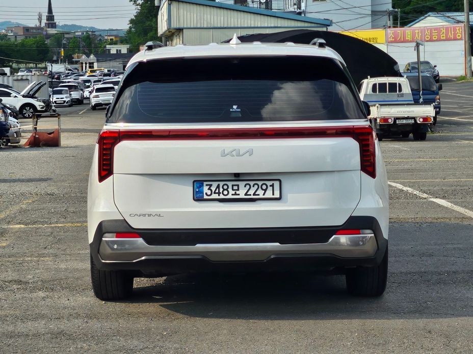Kia Carnival 9-Seater Signature, 2025