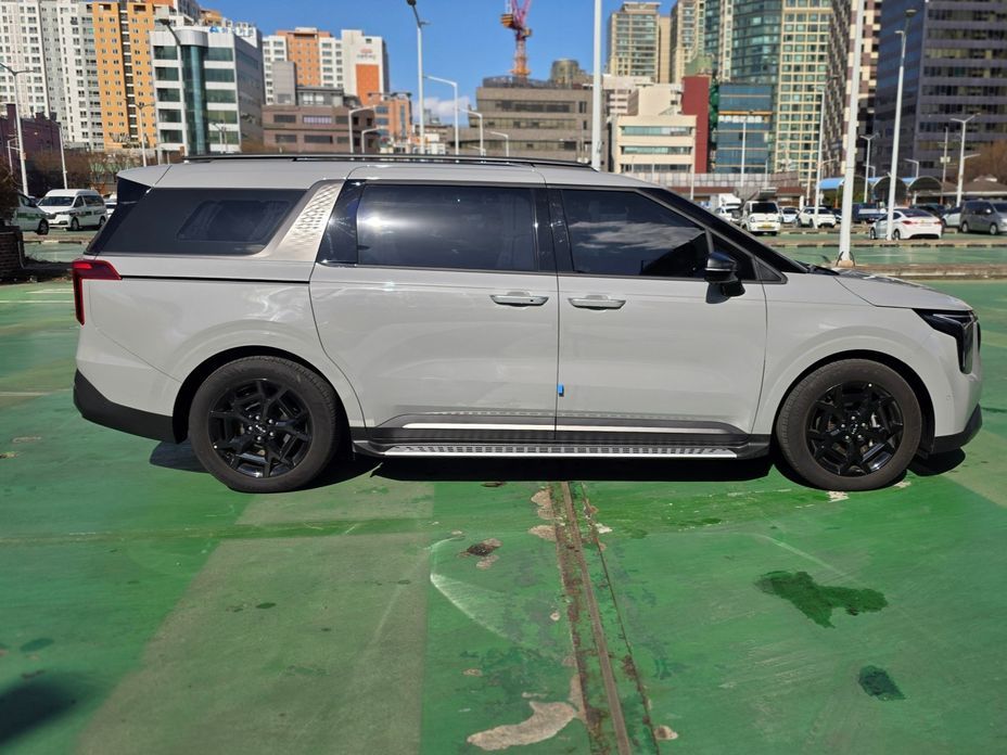 Kia Carnival 7-Seater Gravity, 2025