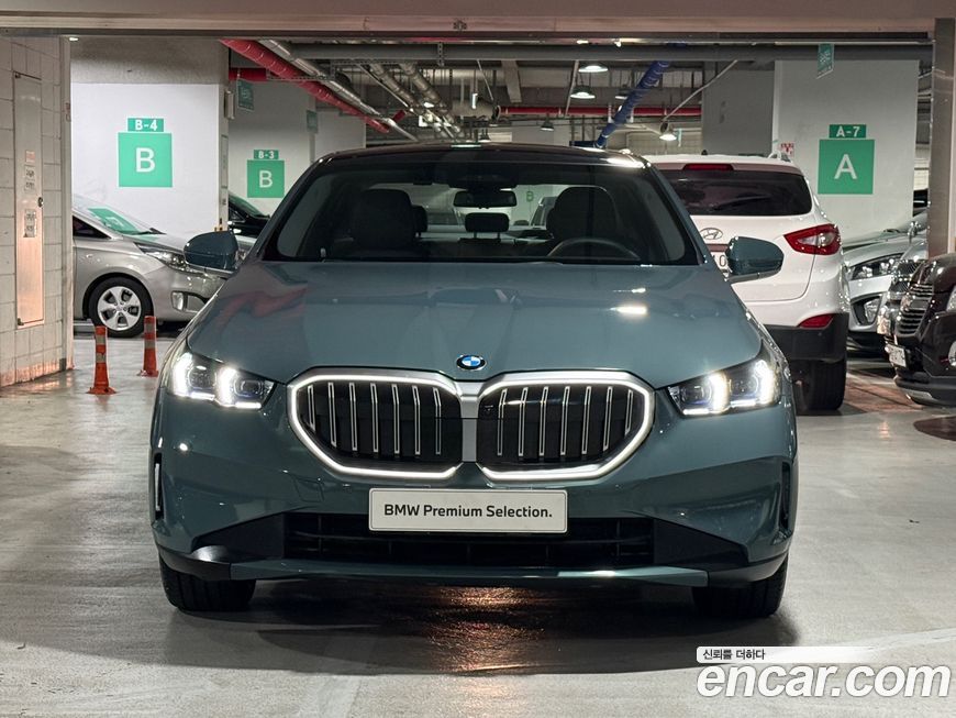 BMW 5-Series 530i xDrive, 2025
