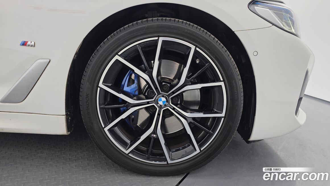 BMW 5-Series 530i xDrive M Sport Package, 2023