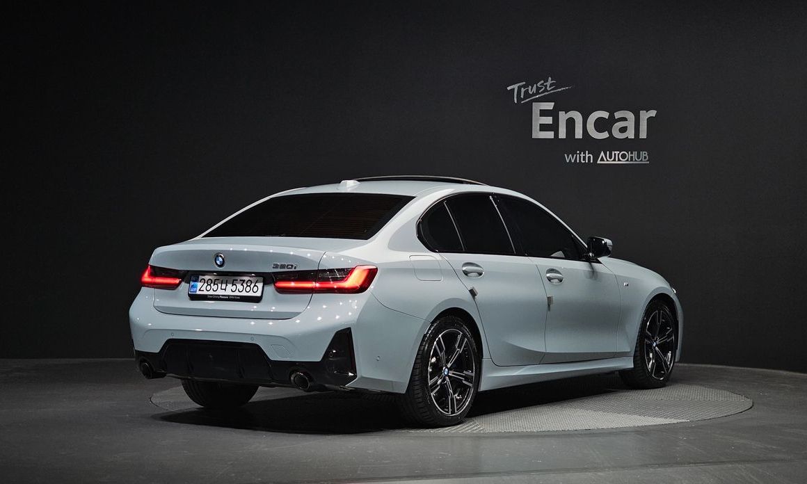 BMW 3-Series 320i M Sport, 2025