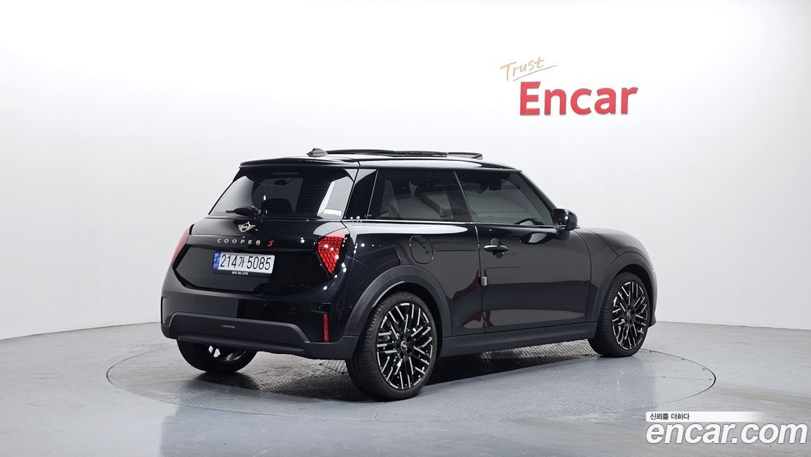 Mini Cooper Favoured, 2025