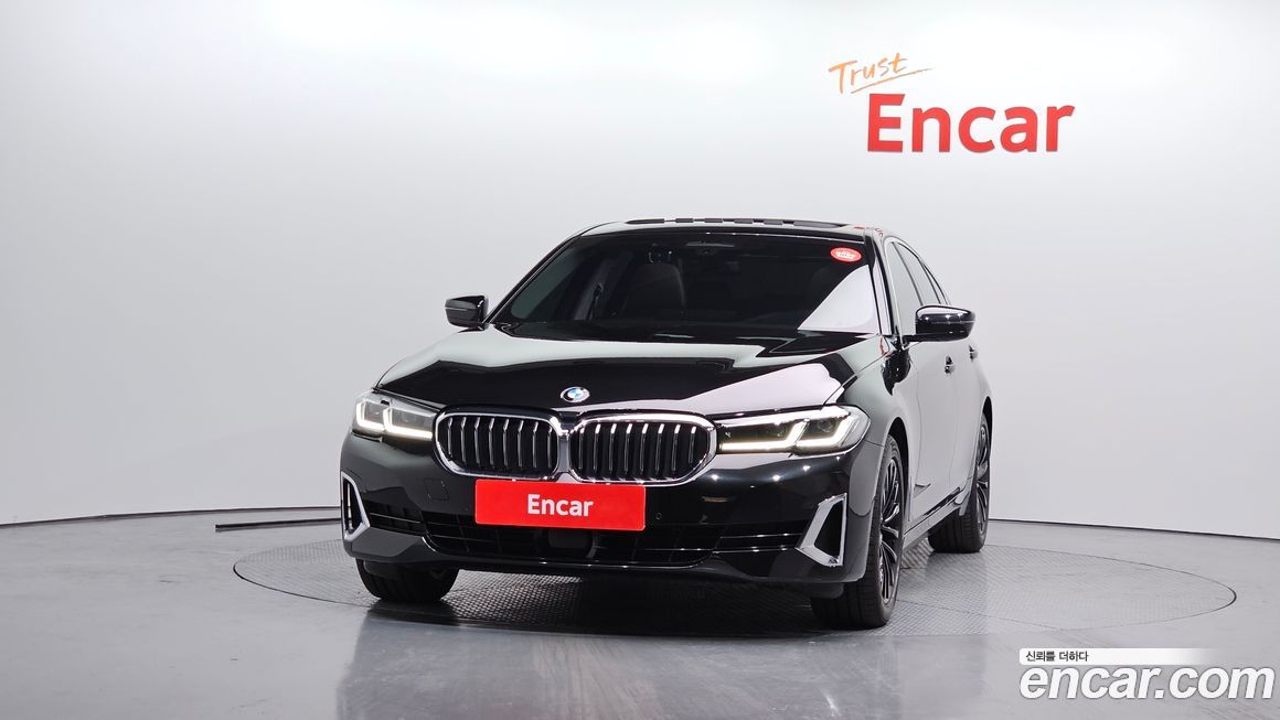 BMW 5-Series 530i Luxury, 2022