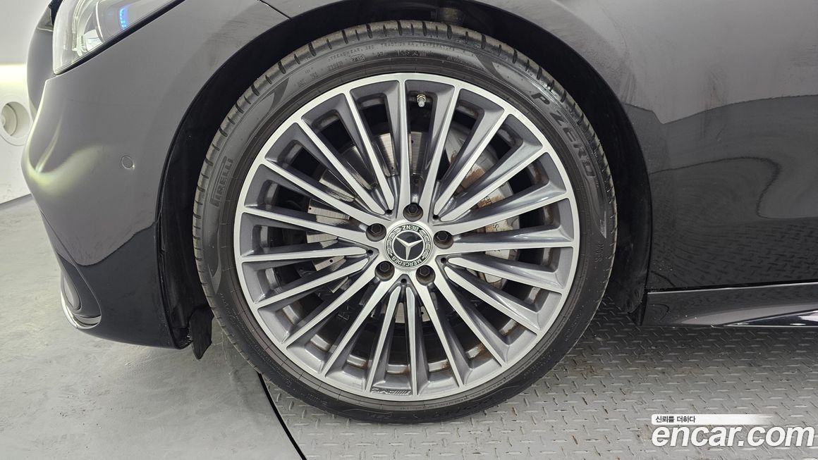 Mercedes-Benz C-Class C300 4MATIC AMG Line, 2024