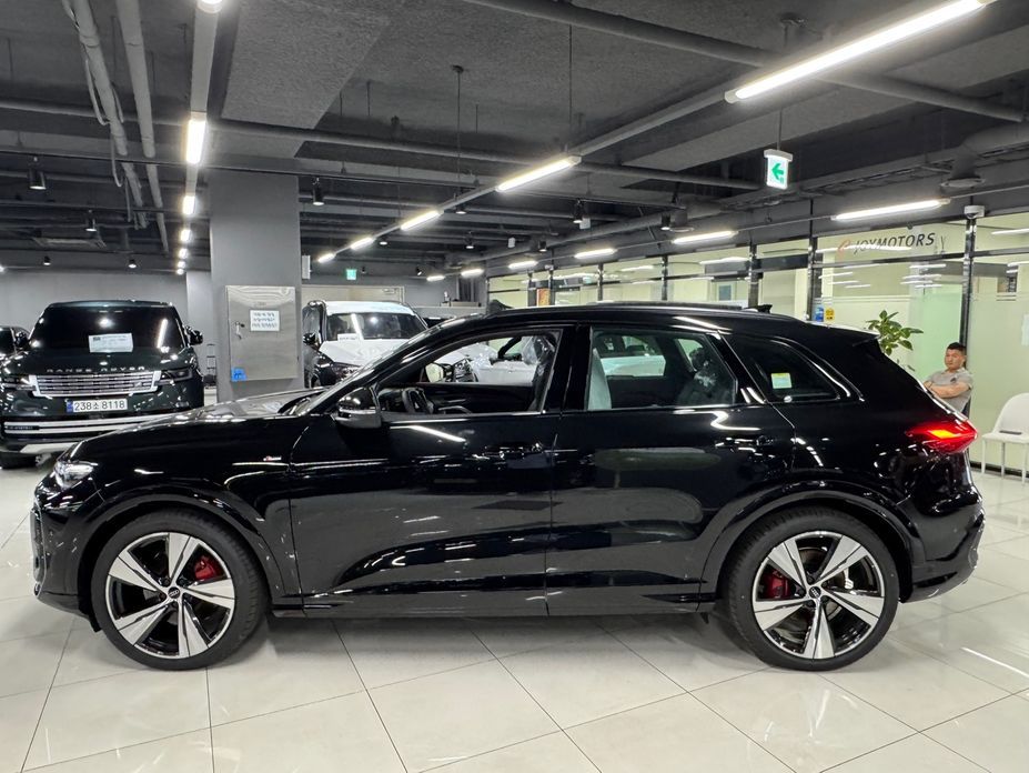 Audi Q5 40 TDI Quattro S Line Black Edition, 2025