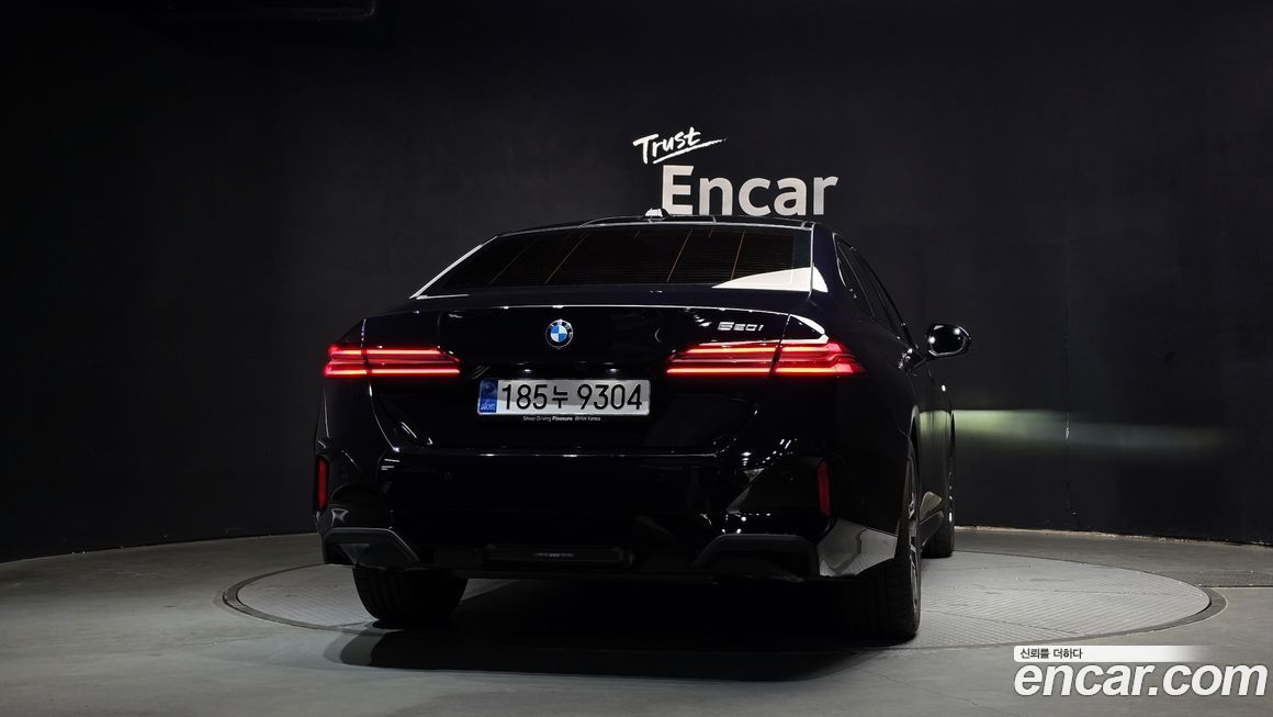 BMW 5-Series 520i M Sport, 2025