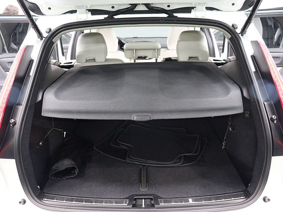 Volvo XC40 B4 Ultimate Bright, 2024