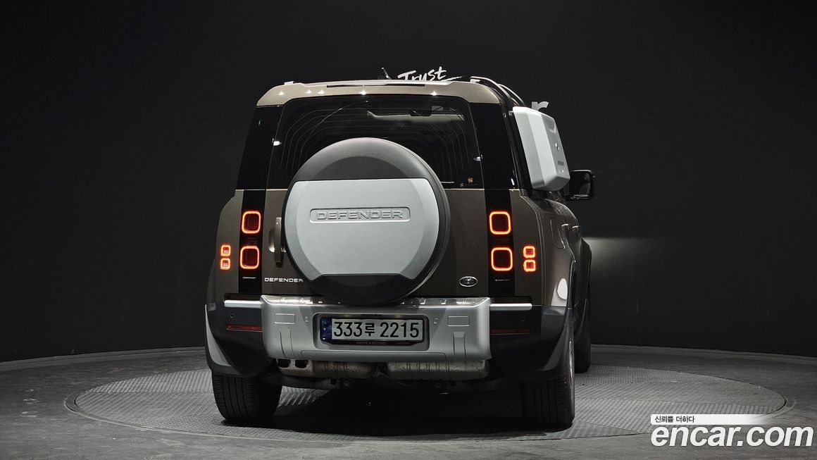 Land Rover Defender 110 D250 SE, 2023