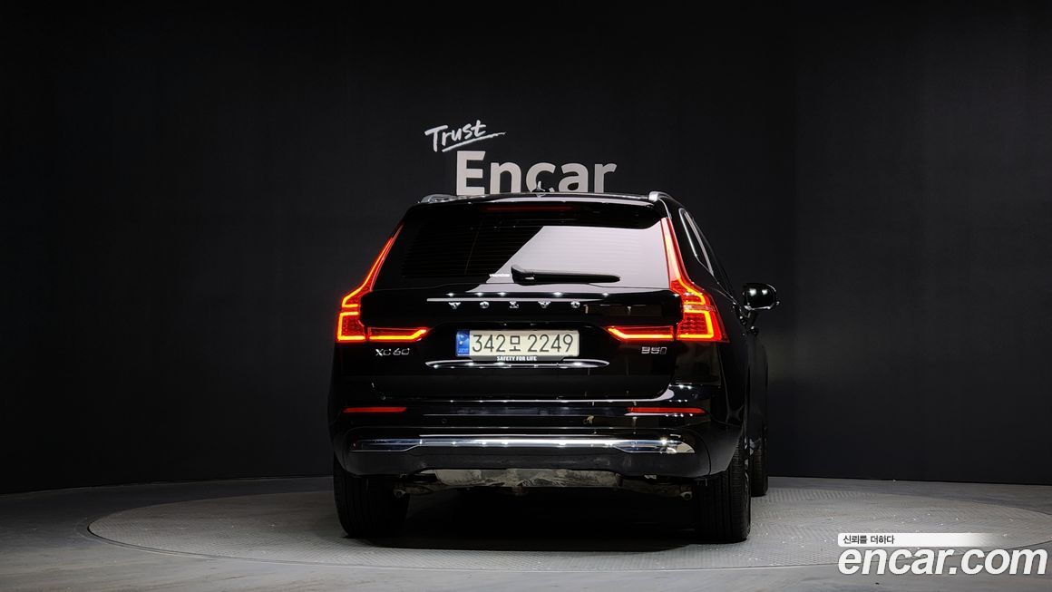 Volvo XC60 B5 Ultimate Bright, 2024