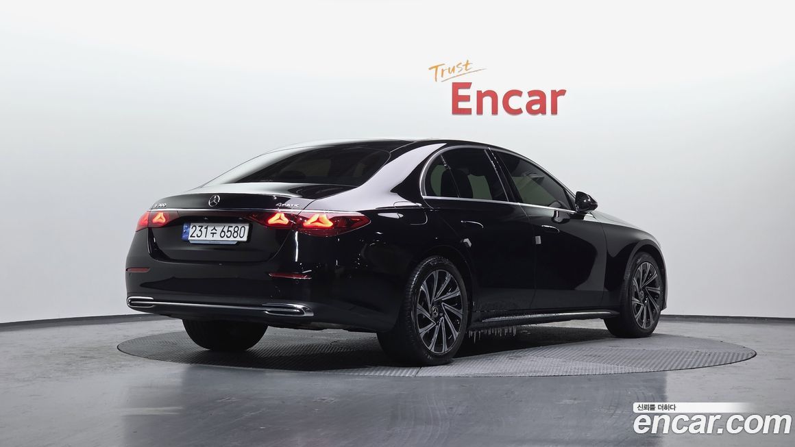 Mercedes-Benz E-Class E300 4MATIC Exclusive, 2024