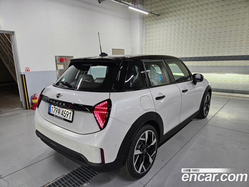 Mini Cooper 5 Door Favoured, 2026