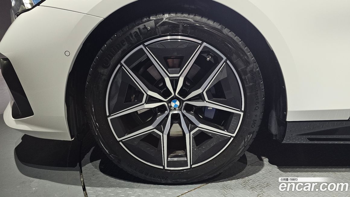 BMW 5-Series 520i M Sport, 2025