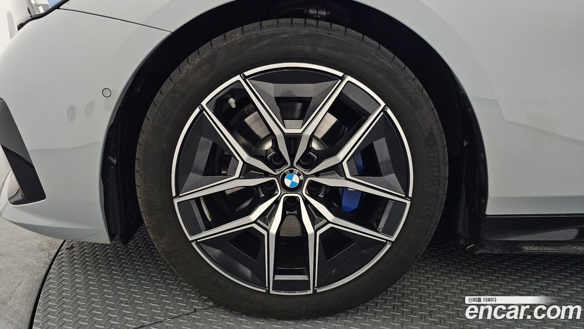 BMW 5-Series 520i M Sport, 2025