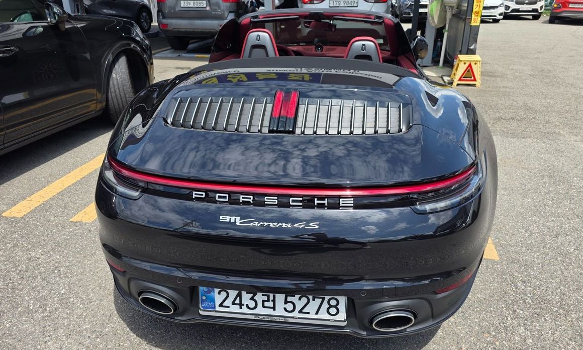 Porsche 911 Carrera 4S Cabriolet, 2024