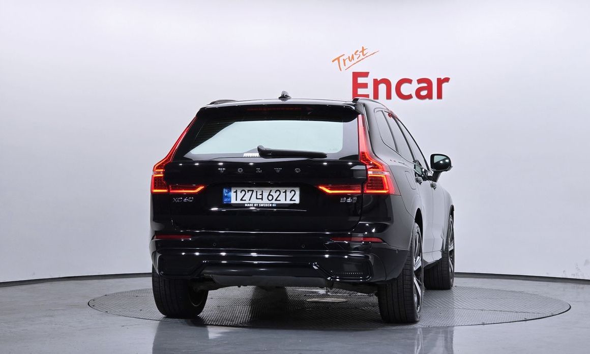 Volvo XC60 B6 R-Design, 2022