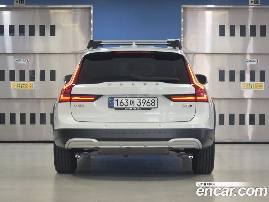 Volvo V90 B5 Plus AWD, 2025