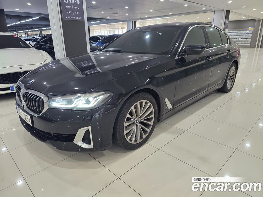 BMW 5-Series 520i Luxury, 2023