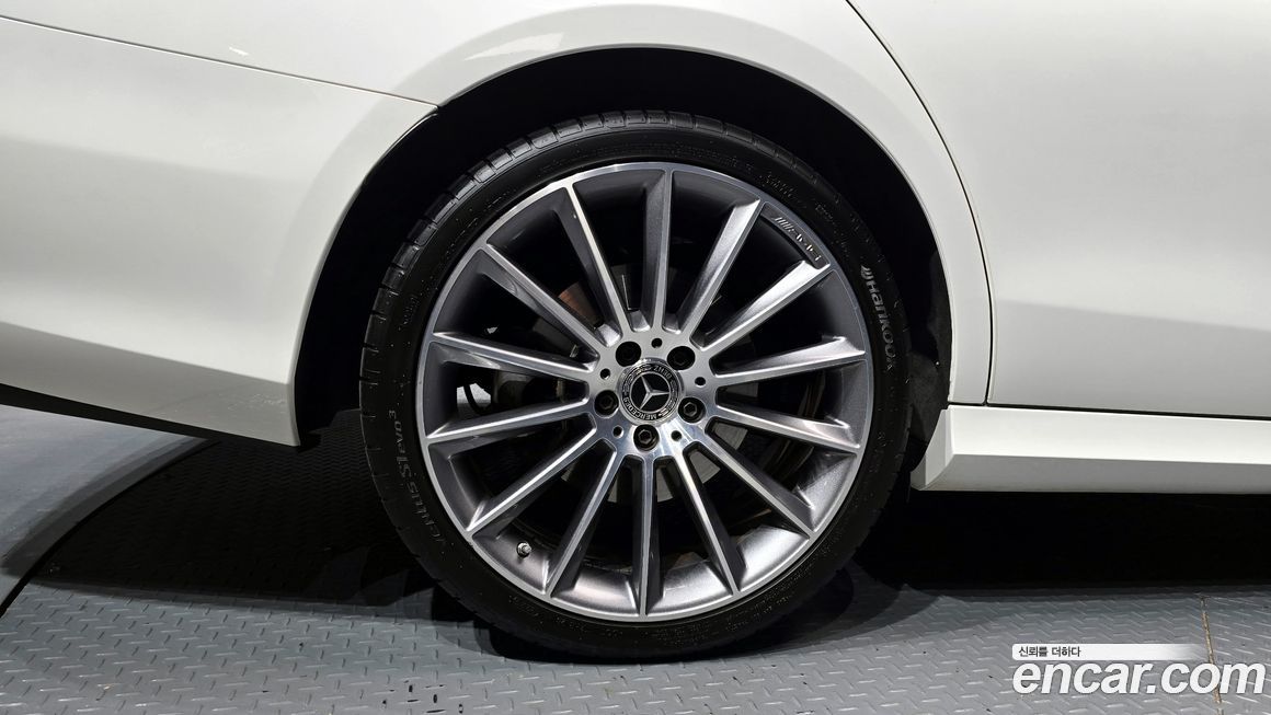 Mercedes-Benz E-Class E350 4MATIC AMG Line, 2022