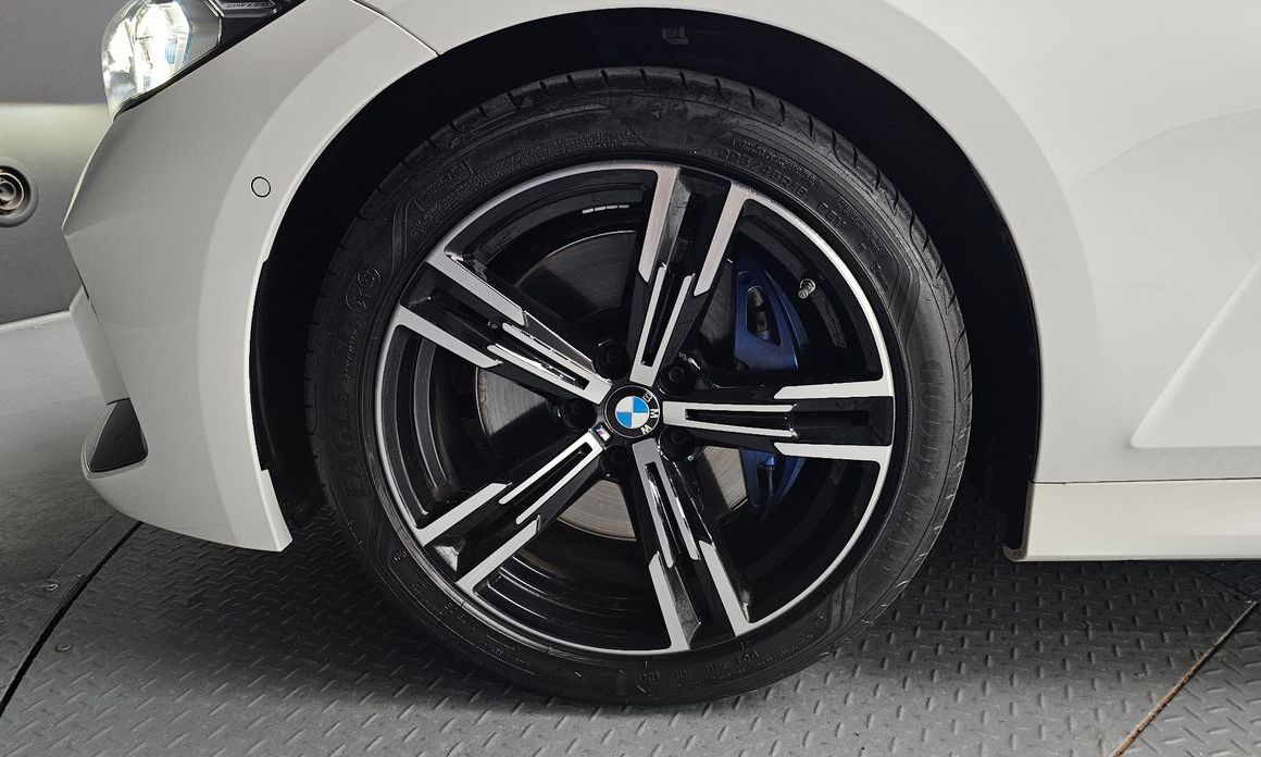 BMW 3-Series 320i M Sport, 2024