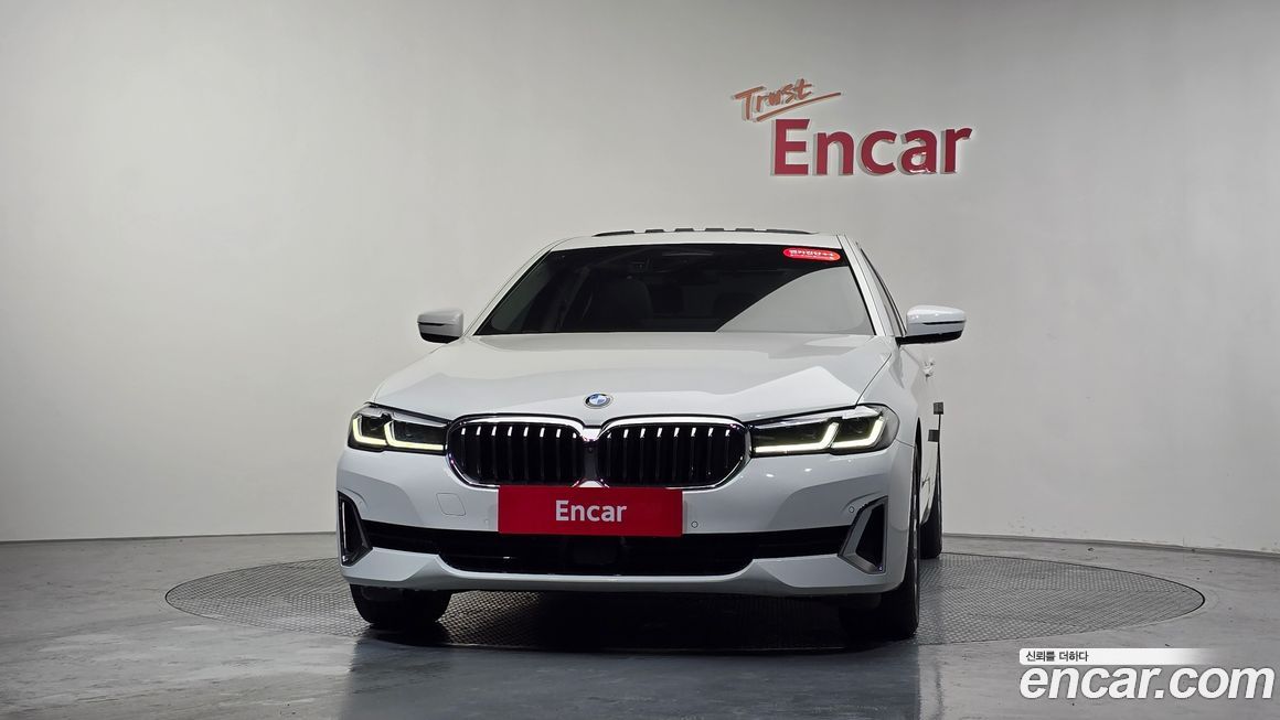 BMW 5-Series 520i Luxury, 2023