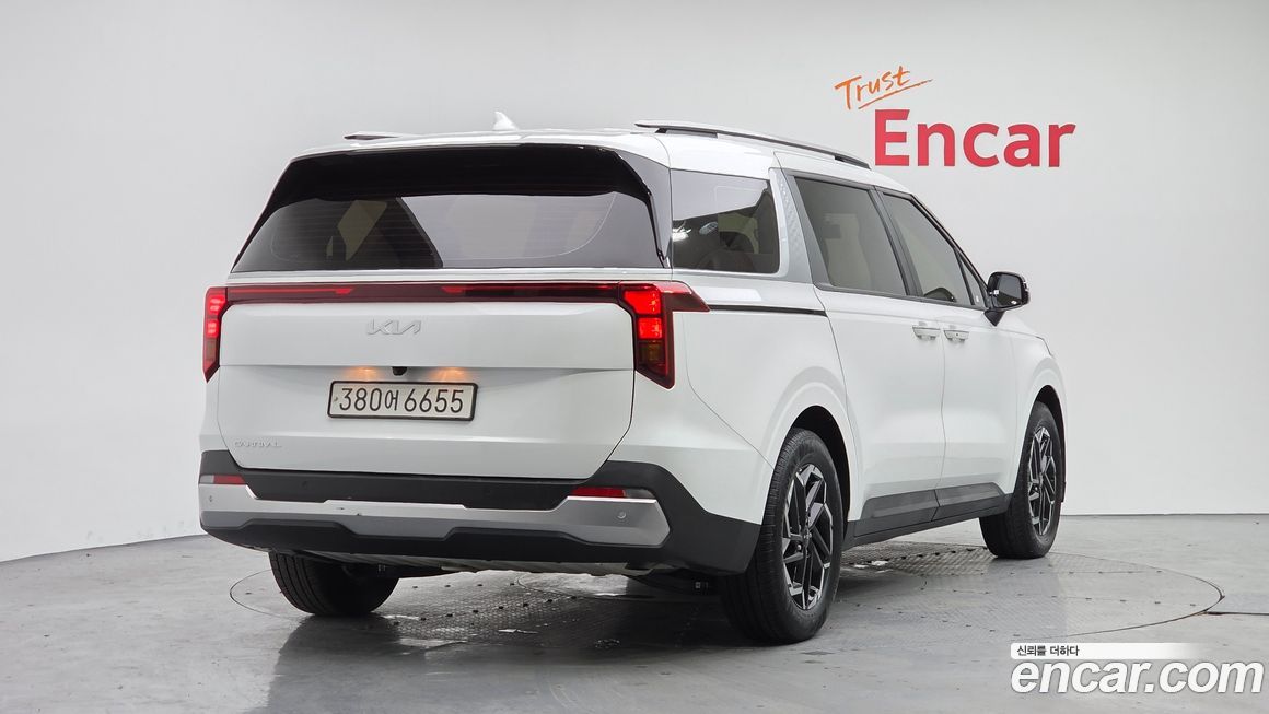 Kia Carnival 9-Seater Prestige, 2024