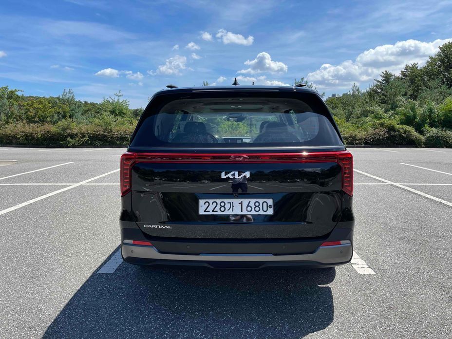 Kia Carnival 9-Seater Gravity, 2025