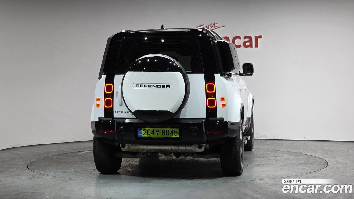 Land Rover Defender 110 P300 X-Dynamic SE, 2024