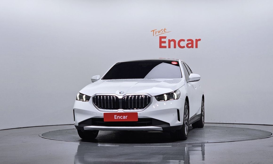BMW 5-Series 520i, 2025