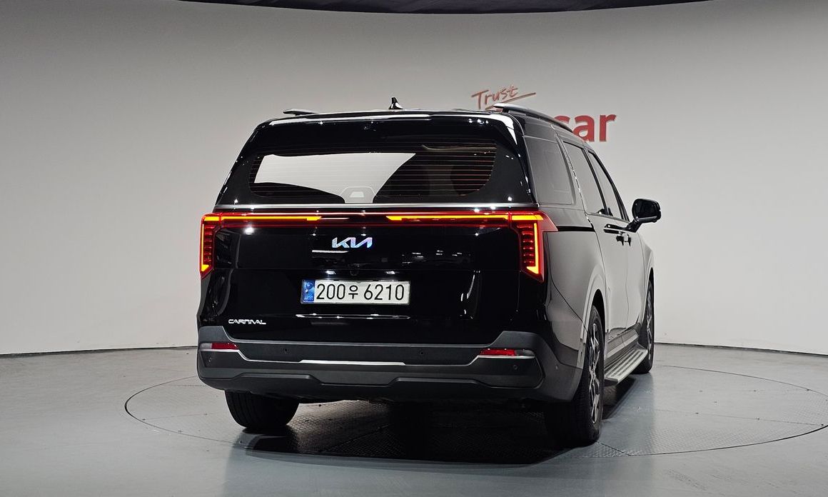 Kia Carnival 9-Seater Gravity, 2024