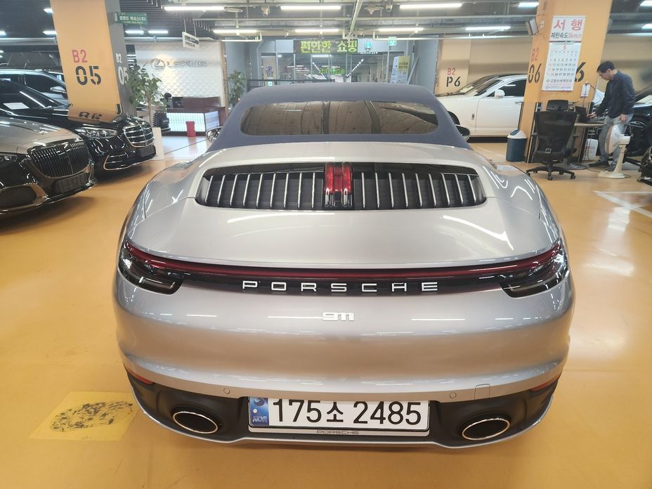Porsche 911 Carrera 4 Cabriolet, 2024