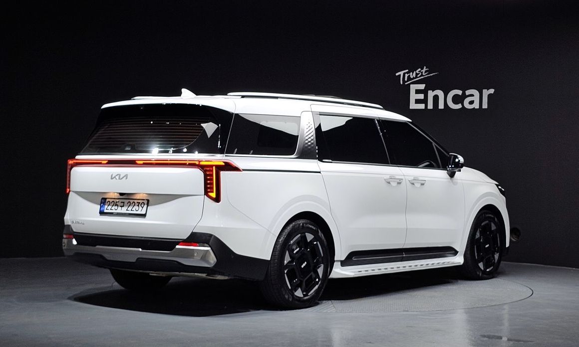 Kia Carnival 9-Seater Signature, 2025