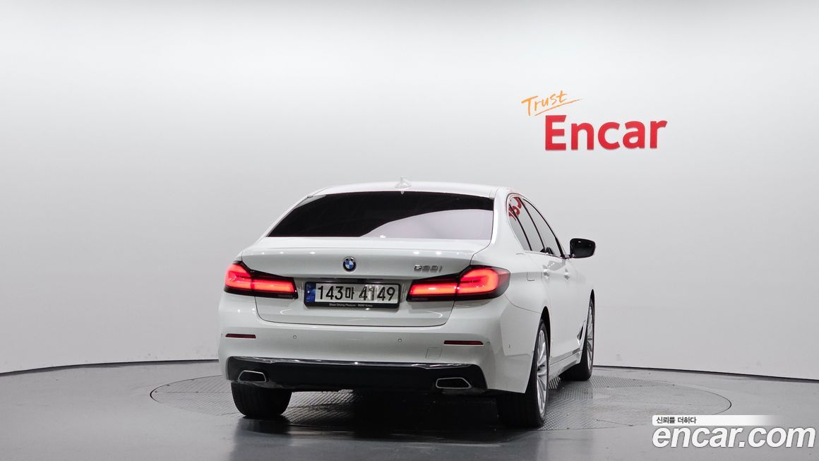 BMW 5-Series 520i Luxury, 2023