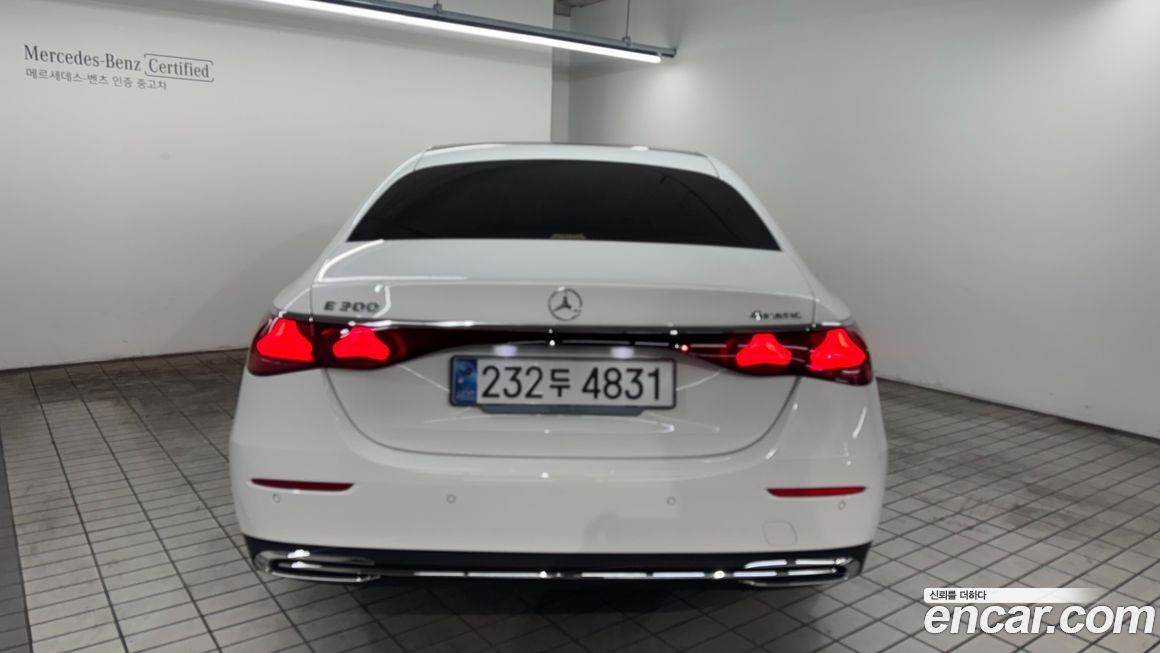 Mercedes-Benz E-Class E300 4MATIC Exclusive, 2025