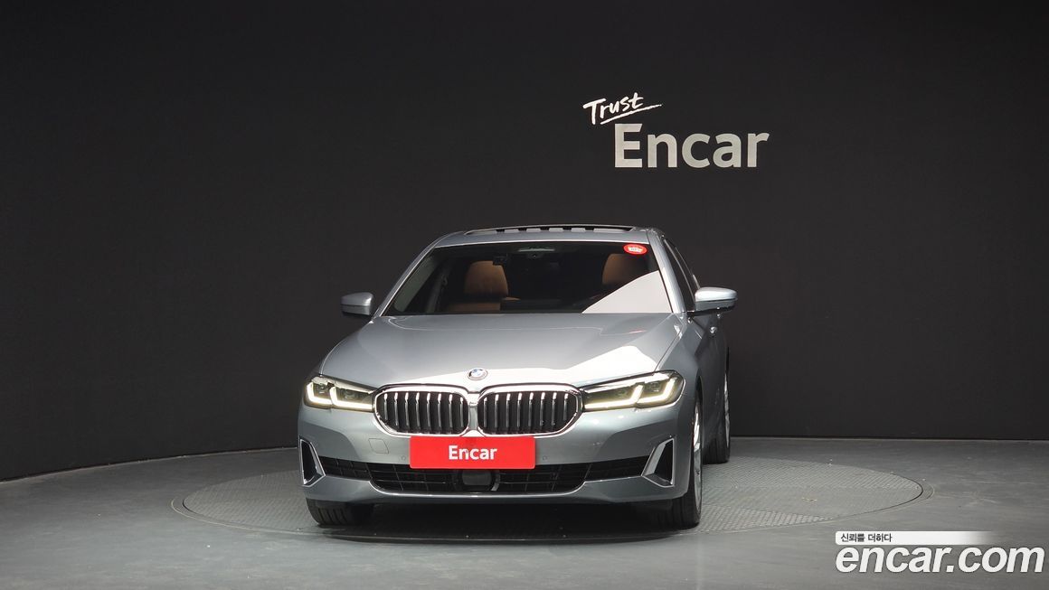 BMW 5-Series 520i Luxury, 2023