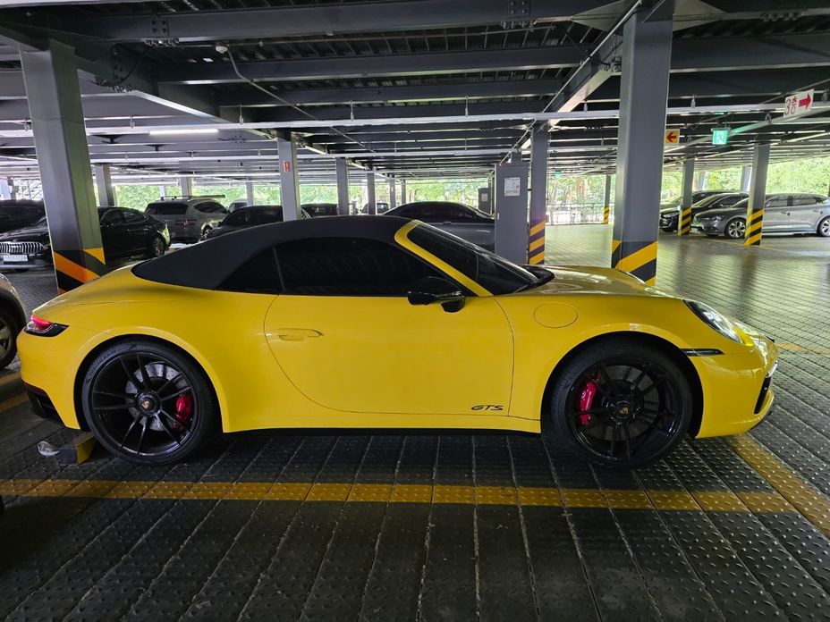 Porsche 911 Carrera 4 GTS Cabriolet, 2024