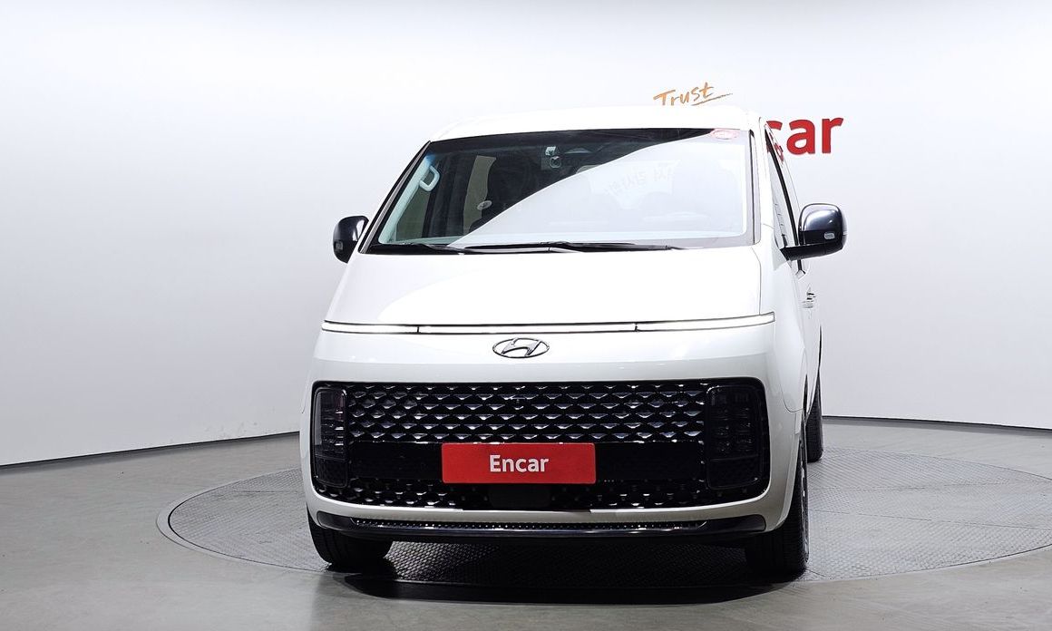 Hyundai Staria Lounge 9-Seater, 2023