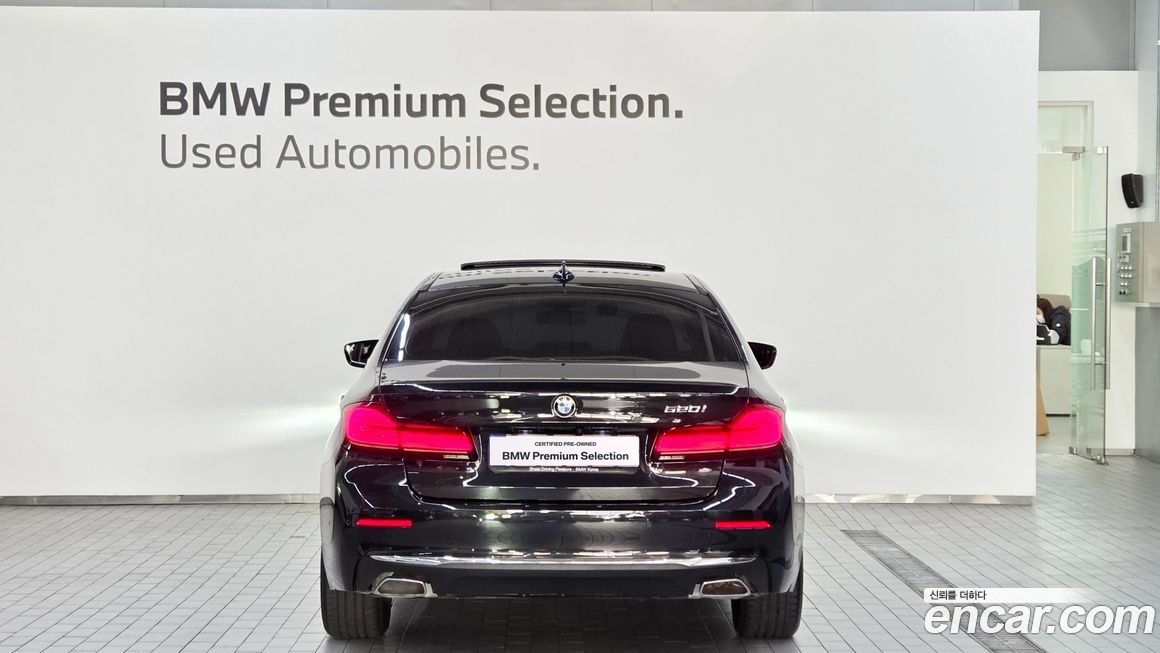 BMW 5-Series 520i Luxury, 2023