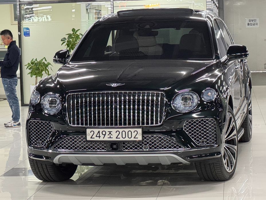 Bentley Bentayga 4.0 V8 EWB First Edition, 2024