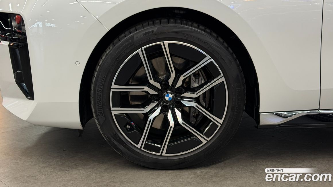 BMW 7-Series 740i xDrive M Sport, 2025